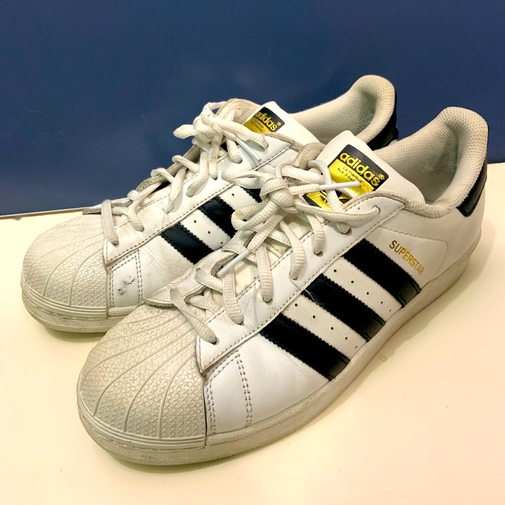Women’s Adidas SuperStar Athletic Shoe Size 8.5